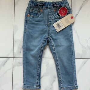NWT Levi’s pull on skinny jean